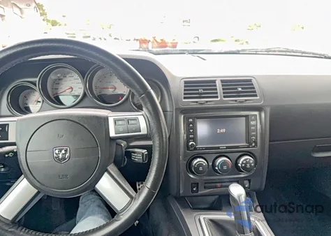 2010 Dodge Challenger Srt-8 z USA, uszkodzony, nr VIN 2B3CJ7DW2AH145900